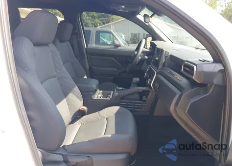 2024 Toyota Tacoma Sr 4Wd z USA, uszkodzony, nr VIN 3TYLD5KN5RT002073